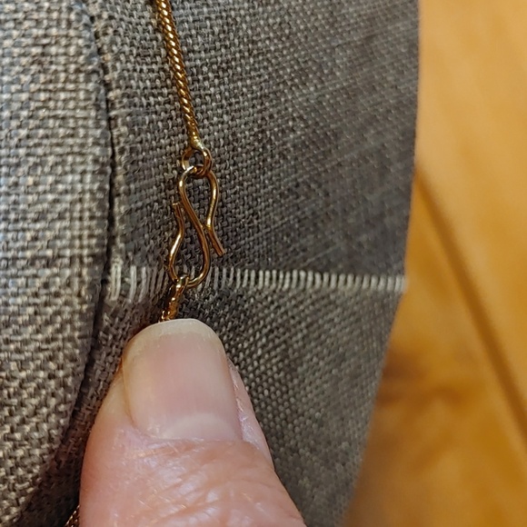 🌻Gold Tone Necklace with Pink Floral Pendants - Picture 4 of 6